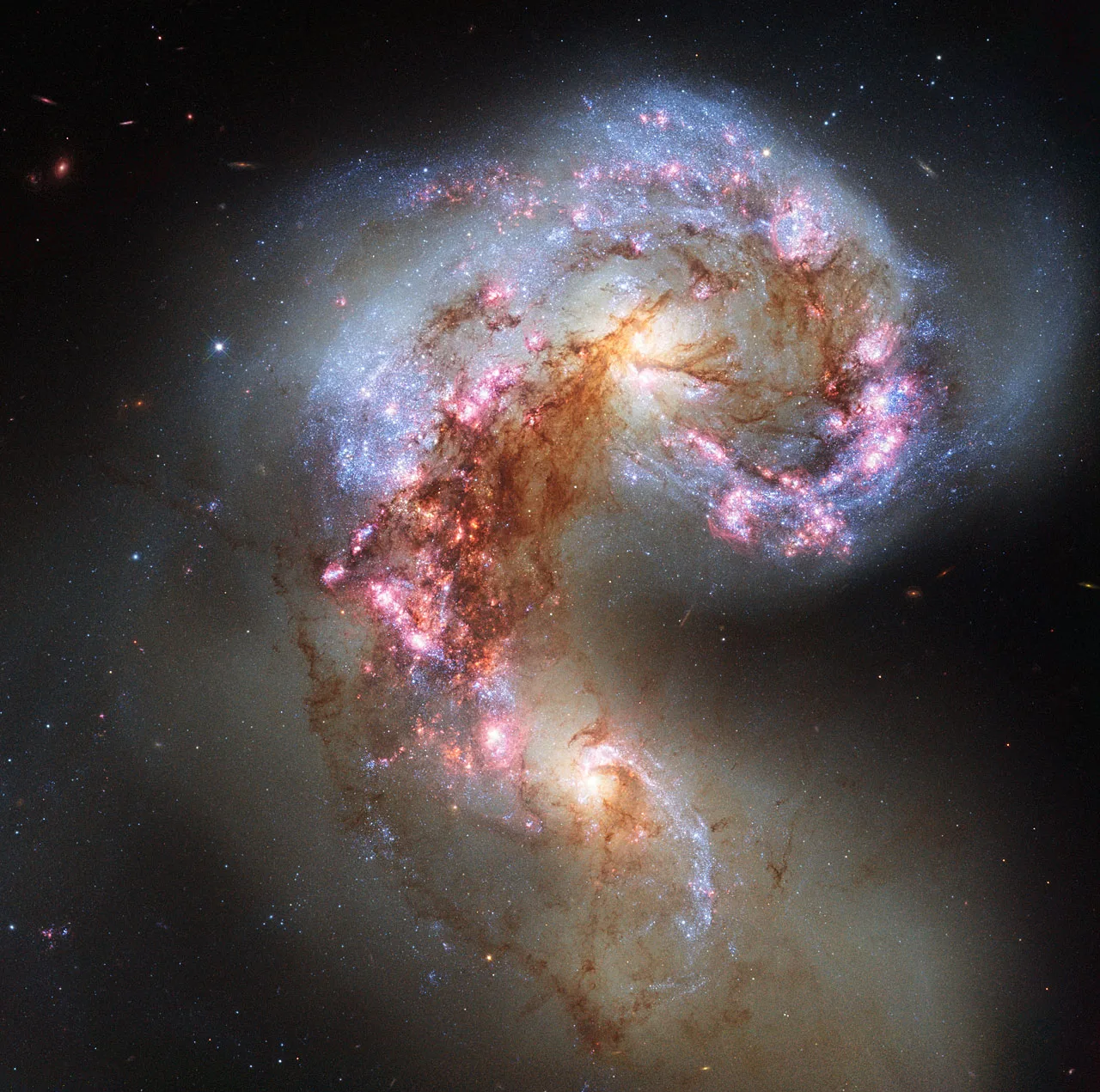 衝突しつつある2つの銀河、触角銀河（NGC 4038とNGC 4039）の観測画像
